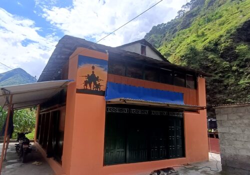 घरकाे भित्तामा द्वन्द्व सम्झना