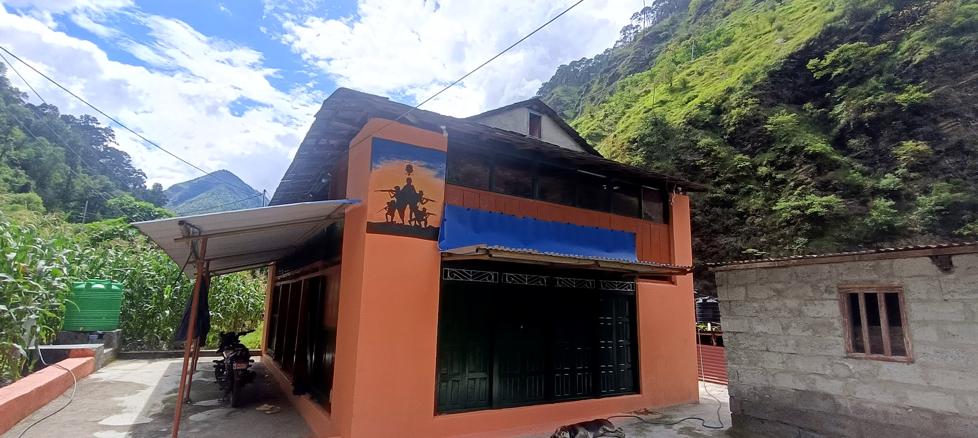 घरकाे भित्तामा द्वन्द्व सम्झना