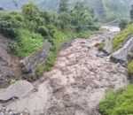बेनी–दरवाङ सडकमा पहिरोले यातायात अवरुद्ध