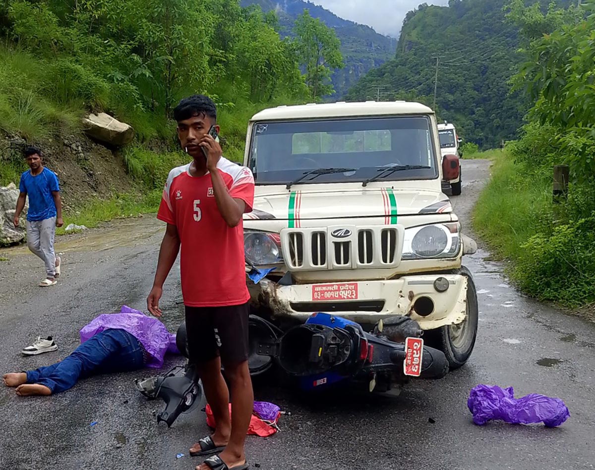 दुर्घटनामा स्कुटर चालक गम्भीर घाईते