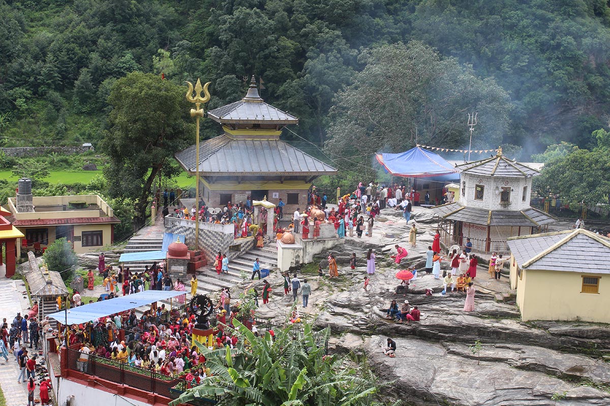 साउने पहिलो सोमबार गलेश्वरमा भक्तजनको घुइँचो