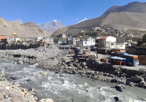 मुस्ताङदेखि कश्मीरसम्म, जलवायु र कंक्रीटले हिममालय श्रृखलाकाे मेरुदण्ड भत्काउँदै छ, कसरी ?
