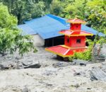 सिङ्गा तातोपानीमा बाढी, एक रेष्टुरेन्ट बगायो