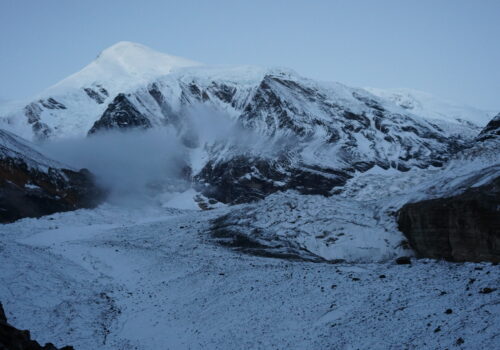 राउण्ड धवलागिरीगरी मार्फा अाेर्लनेक्रममा १५ जना हिडनभ्यालीमा अलपत्र