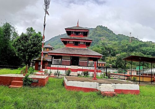 भगवती मन्दीरमा राँगो मार हान्न चार लाख ९२ हजार रुपैयाँ कवोल, भगवान खत्रीले हान्ने भए मार