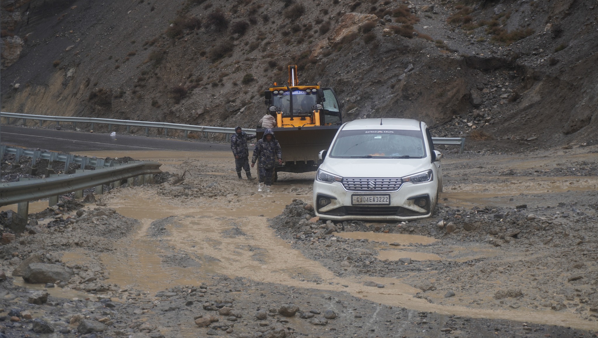बाढीपहिरोले तहसनहर मुस्ताङ, दामोदरकुण्ड क्षेत्र गएका १५ जना सम्पर्कविहीन, जोमसोममा बर्षाले सर्तकता तह पार गर्यो