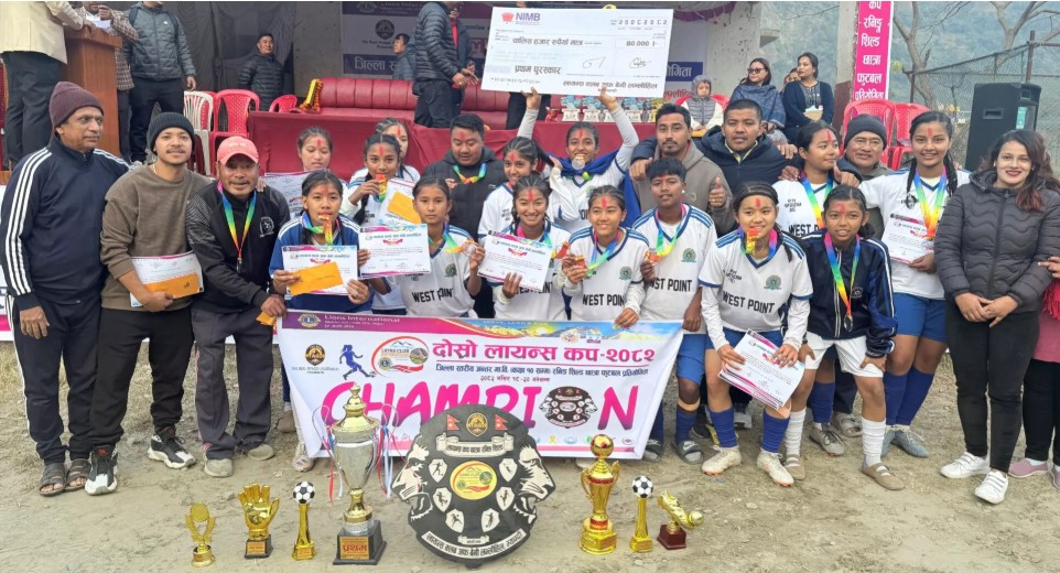 न्यू वेष्टपोइन्ट बन्यो लायन्स छात्रा फुटबल च्याम्पियन