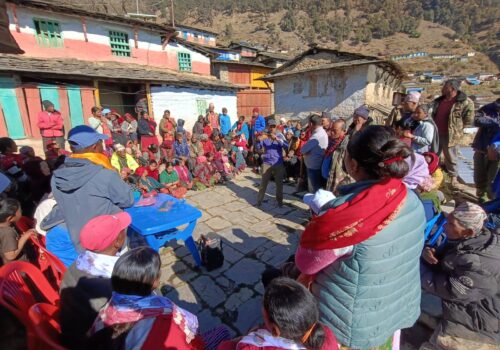 म्याग्दीमा चुनावी सरगर्मी बढ्यो, घरदैलोमा उम्मेदवारलाई मतदाताका कडा प्रश्न
