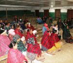 hari एमाले उम्मेदवार हरीकृष्ण भाेट माग्दै काफलडाँडा, राम्चे र नागीमा, मतदाता ‘आफन्त कि पार्टी’ राेज्ने धर्म संकटमा