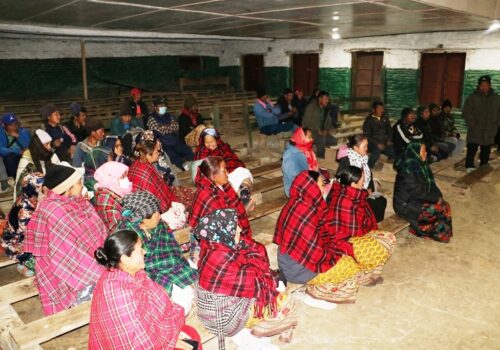 एमाले उम्मेदवार हरीकृष्ण भाेट माग्दै काफलडाँडा, राम्चे र नागीमा, मतदाता ‘आफन्त कि पार्टी’ राेज्ने धर्म संकटमा