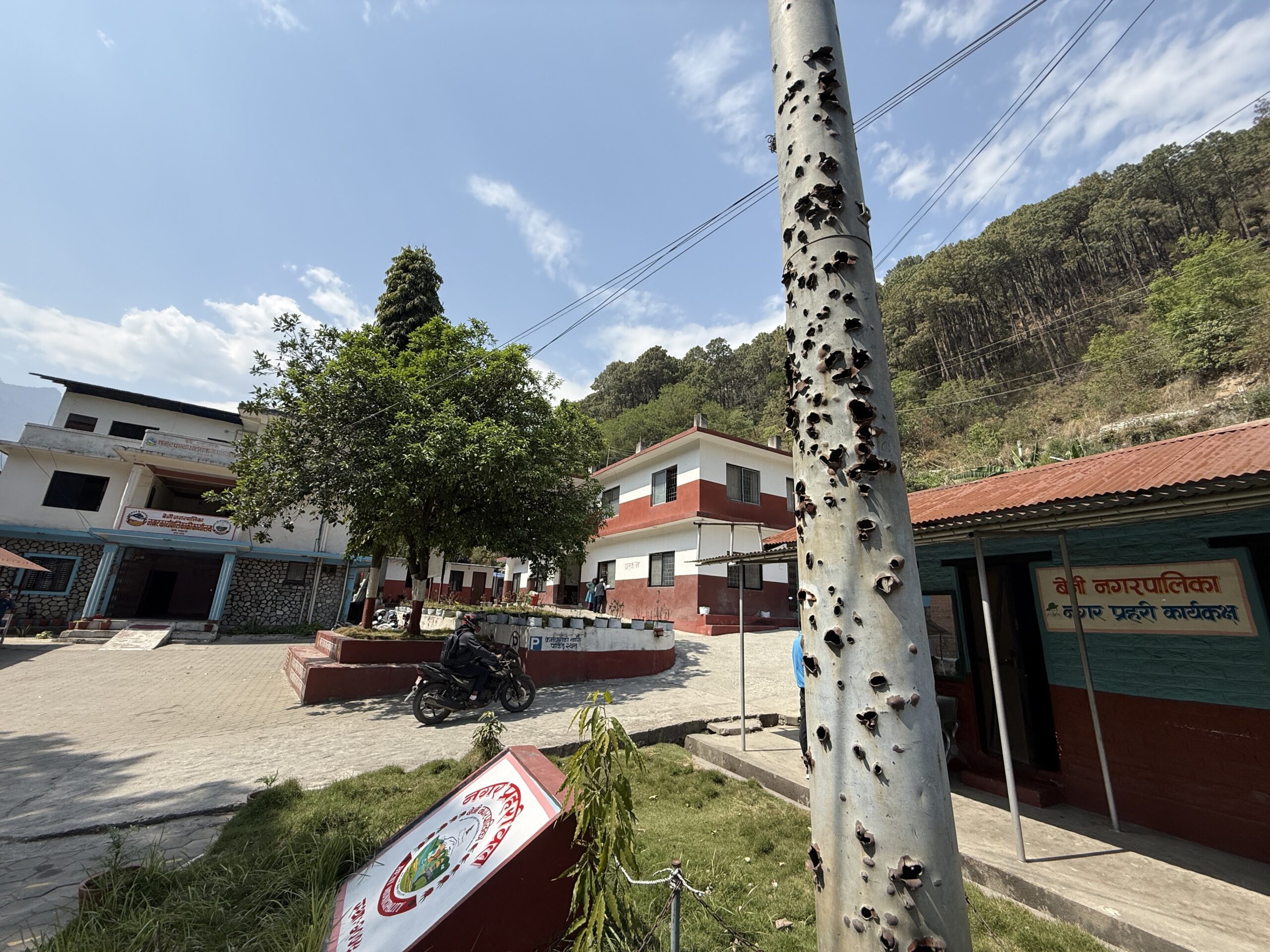 बेनीको त्यो छियाछिया पोल ः जहाँ बुलेटका घाउ र ब्यालेटको विद्रोह गुञ्जिन्छ