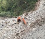 बेगमा पहिरोले स्काभेटर पुर्दा चालक वेपत्ता