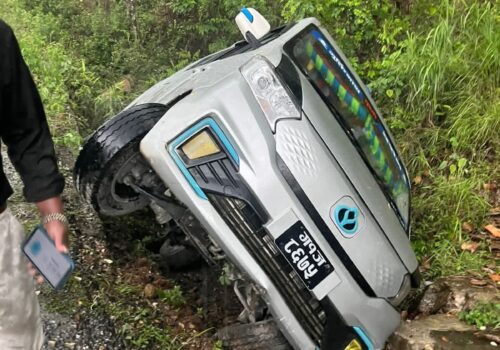 पर्वतको कुश्मामा ईभी माइक्रो दुर्घटना, १० जना यात्रु घाइते, चालक प्रहरी नियन्त्रणमा