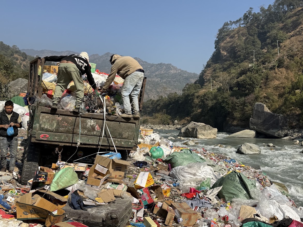 मंगलवार राती चोरी भएको बेनीको फोहोर उठाउने ट्याक्टर, राखुपिप्लेमा अलपत्र भेटियो