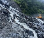 baisari pahero पहिरोले बेनी-जोमसोम सडकका दुई ठाउँमा यातायात अवरुद्ध