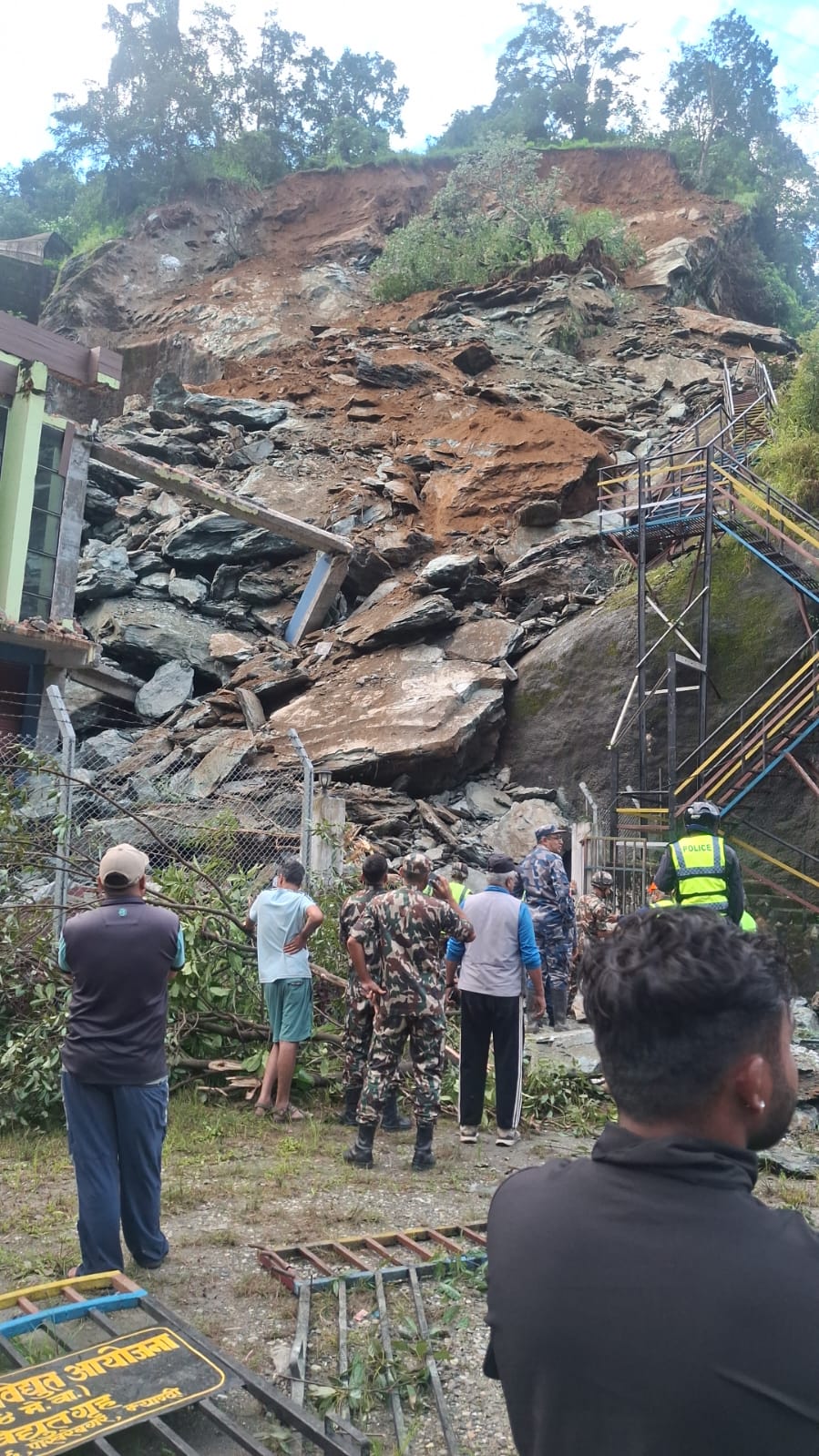 पहिरोले १४ मेगावाटको घारखोला जलविद्युत्को पावरहाउस पुरियो, एक बेपत्ता र एक घाइते