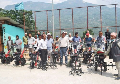 राखु पिप्लेका कृषकलाइ हाते ट्याक्टर वितरण
