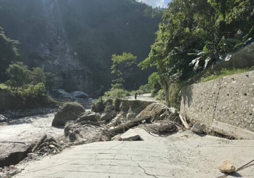 बेनी–जोमसोम सडक सुचारु गर्न दुवैतर्फबाट पहिरो पन्छाउने काम तीव्र, संचार र विधुत सुचारू गर्न हेलिकप्टरमार्फत इन्धन र जेनेरेटर पुर्‍याइयो