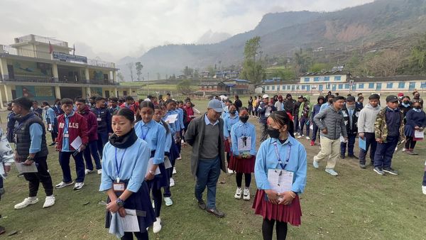 म्याग्दीकाे एसईई परिक्षा ः कतै सुत्केरी कतै आमाछोरा सहभागी, २० जना परिक्षार्थी अनुपस्थित